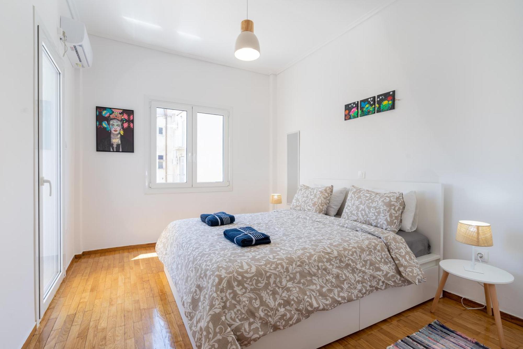 Modern 2bd - Greecing